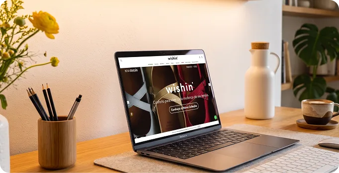 Loja virtual da Wishin aberta em um notebook e em um celular
