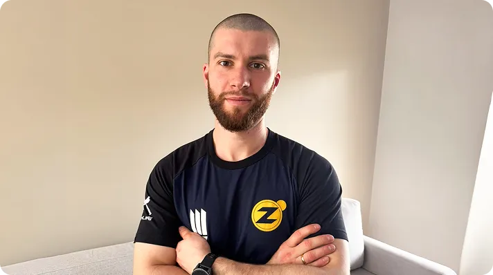 Gabriel Zangalli, fundador da Zanline, com a camiseta da marca